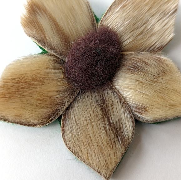 Vintage Handmade Inuit Real Fur Flower Brooch- Made in Canada Indigenous Art - Picture 13 of 13